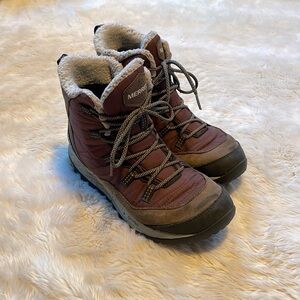 Woman’s Merrell Vibram waterproof Snowboots